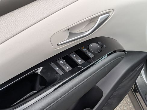 New 2025 Hyundai Tucson Limited image 16