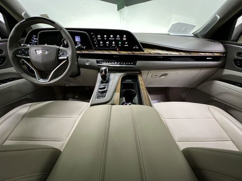 Used 2022 Cadillac Escalade Premium Luxury Platinum w/ LPO, Radiant Package RWD image 17