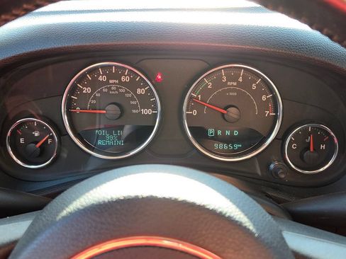 Used 2015 Jeep Wrangler Unlimited Sahara w/ Connectivity Group AWD/4WD image 27