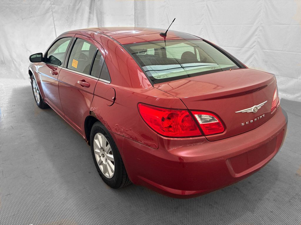 Used 2010 Chrysler Sebring Touring FWD image 4