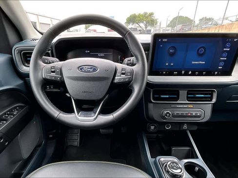 Used 2025 Ford Maverick Lobo AWD/4WD image 6