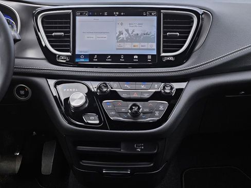 New 2026 Chrysler Pacifica Select FWD image 23