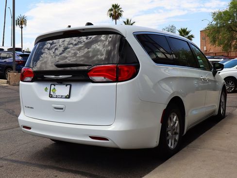 Used 2022 Chrysler Voyager LX FWD image 13