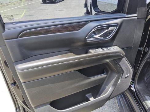 Used 2024 Chevrolet Suburban LT RWD image 7