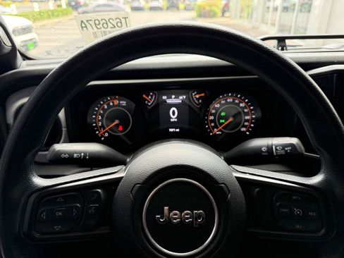 Used 2025 Jeep Gladiator Sport AWD/4WD image 14