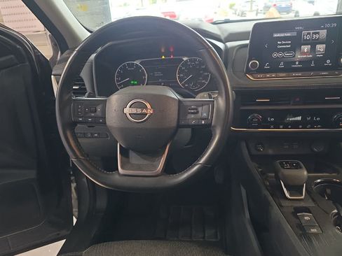 Used 2025 Nissan Rogue SV AWD/4WD image 16
