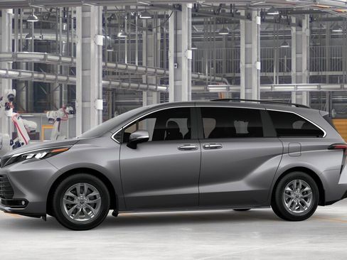 New 2026 Toyota Sienna XLE FWD image 3