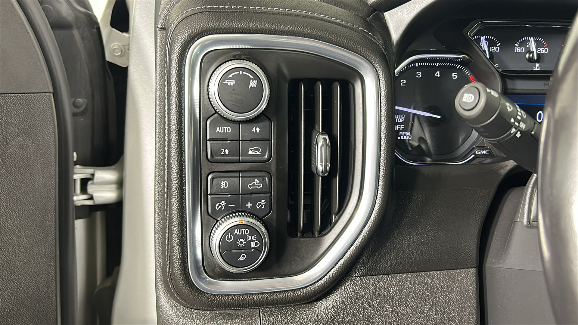 Used 2019 GMC Sierra 1500 SLT w/ SLT Premium Plus Package AWD/4WD image 24