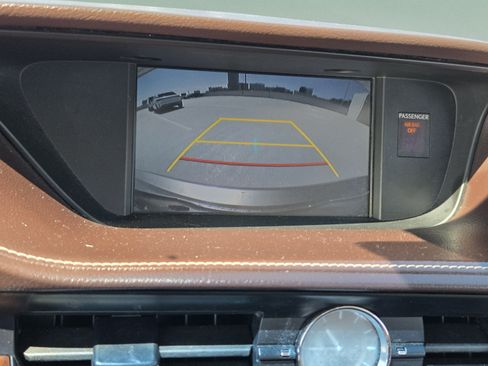 Used 2016 Lexus ES 350 w/ Premium Package w/Wood Trim FWD image 18