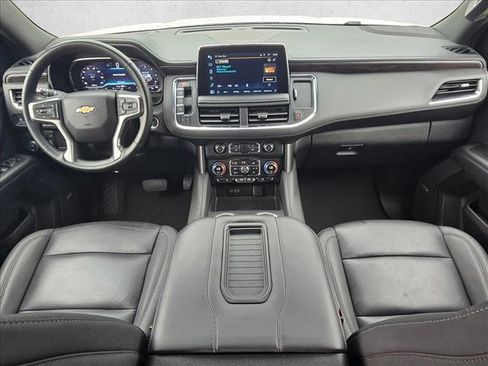Used 2024 Chevrolet Suburban LT w/ Luxury Package RWD image 17