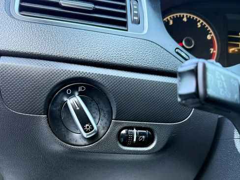 Used 2011 Volkswagen Jetta SE image 20