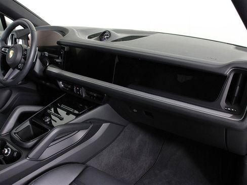 Used 2025 Porsche Cayenne E-Hybrid Coupe image 24