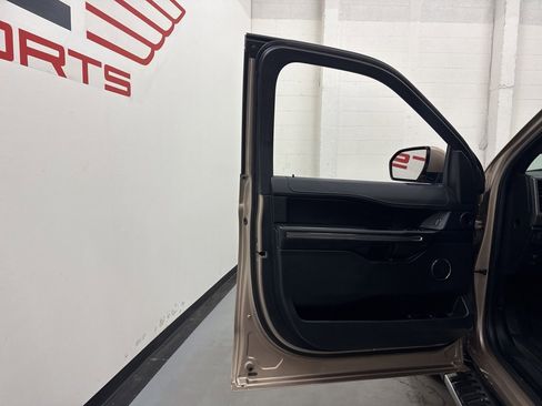 Used 2020 Ford Expedition XLT w/ FX4 Off-Road Package image 39