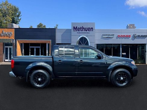 Used 2021 Nissan Frontier SV AWD/4WD image 2