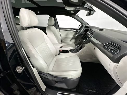 Used 2022 Volkswagen Tiguan SE R-Line image 26
