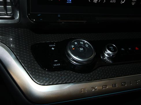 New 2026 Ford Expedition Max Platinum w/ Stealth Appearance Package AWD/4WD image 13