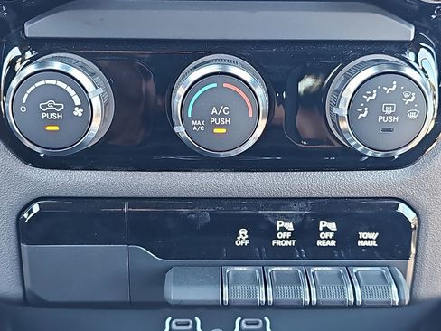 New 2026 RAM 1500 Express AWD/4WD image 22