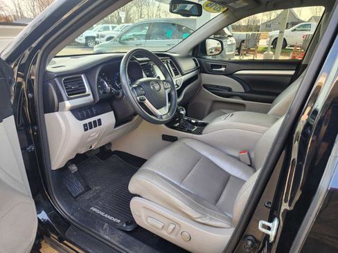Used 2016 Toyota Highlander XLE image 9