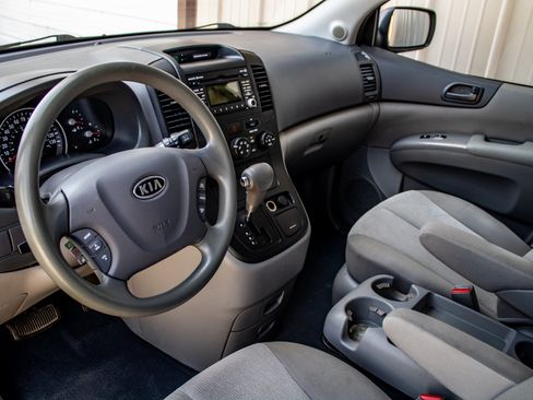 Used 2012 Kia Sedona LX FWD image 16