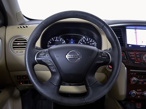 Used 2018 Nissan Pathfinder Platinum FWD image 27