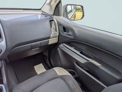 Used 2022 Chevrolet Colorado LT w/ Chrome Appearance Package RWD image 16