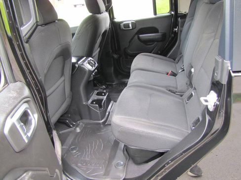 Used 2023 Jeep Gladiator Sport AWD/4WD image 17