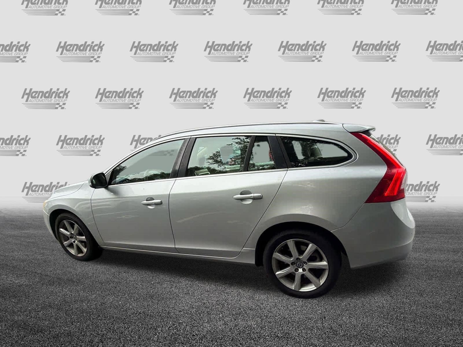 Used 2016 Volvo V60 T5 Platinum FWD image 10
