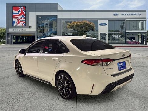 Used 2022 Toyota Corolla SE image 3
