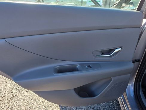 Certified 2025 Hyundai Elantra Sport image 14