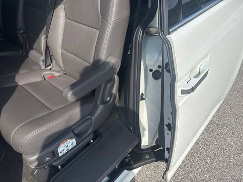 Used 2013 Honda Odyssey Touring image 17