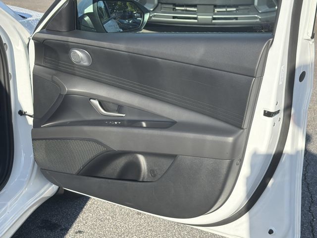 Certified 2026 Hyundai Elantra Hybrid FWD image 17