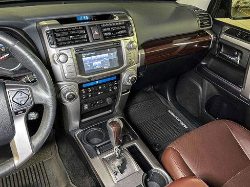 Used 2018 Toyota 4Runner Limited AWD/4WD image 32