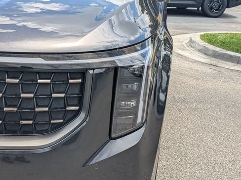 Certified 2026 Kia Carnival SX w/ SX Dark Edition Package FWD image 9