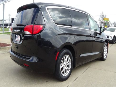 Certified 2023 Chrysler Voyager LX FWD image 6