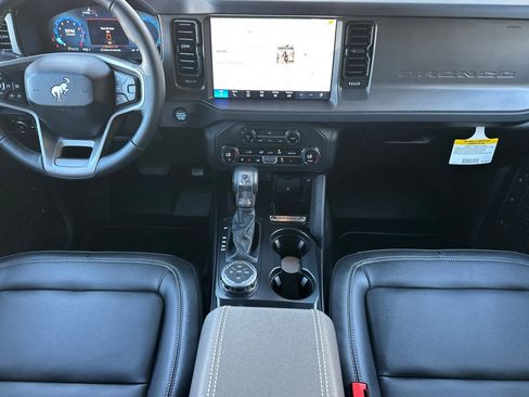 New 2025 Ford Bronco Badlands image 13