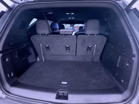 Used 2025 Chevrolet Traverse LT image 41