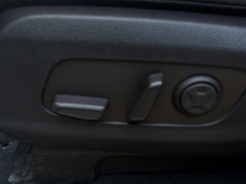 Used 2026 Kia Carnival FWD image 11