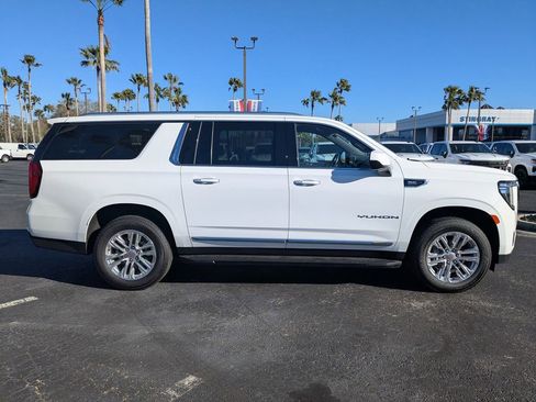 Used 2024 GMC Yukon XL SLT image 3