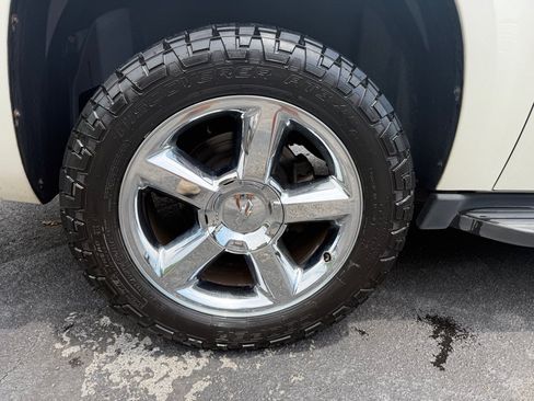 Used 2013 Chevrolet Avalanche LTZ AWD/4WD image 41