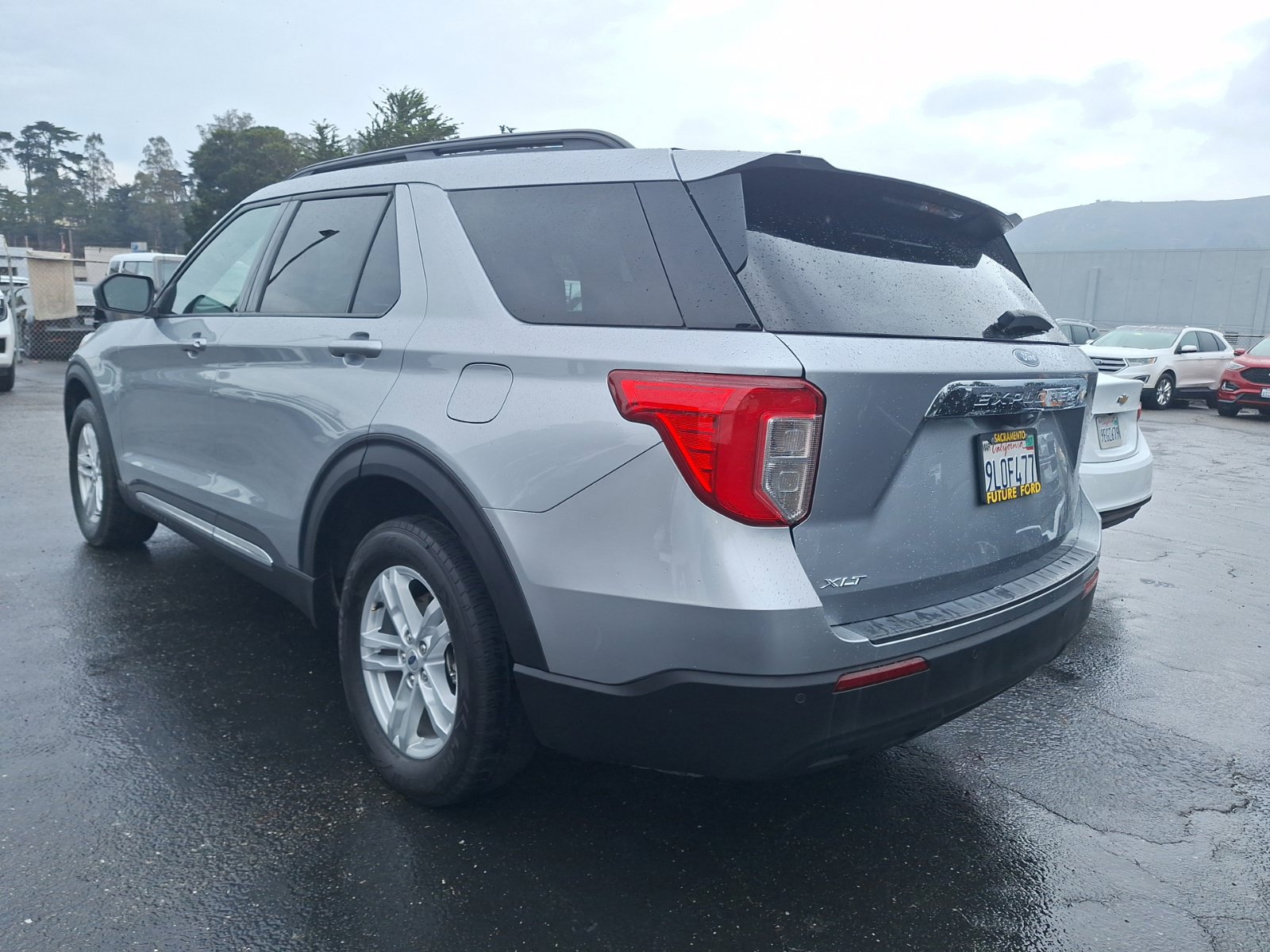 Used 2024 Ford Explorer XLT RWD image 5