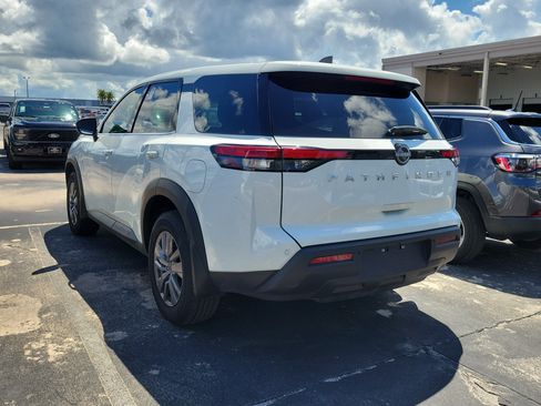 Used 2025 Nissan Pathfinder S FWD image 4