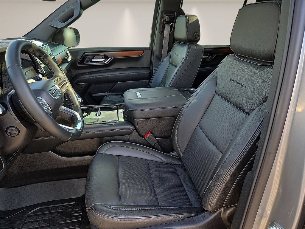 Used 2026 GMC Yukon Denali w/ Sun & Power Step Package AWD/4WD image 14