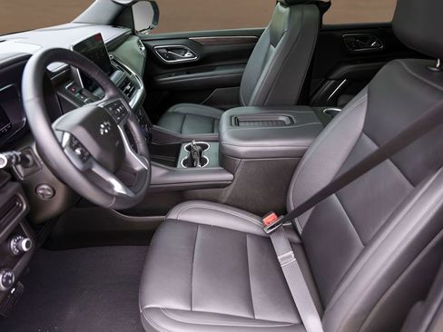 Used 2023 Chevrolet Suburban Z71 w/ Luxury Package AWD/4WD image 9