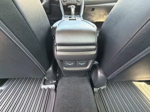 Used 2019 Honda Civic Touring image 15