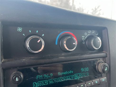 Used 2016 GMC Savana 3500 image 19