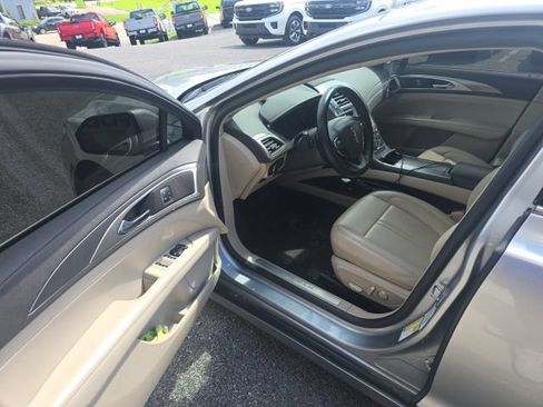 Used 2020 Lincoln MKZ FWD image 3