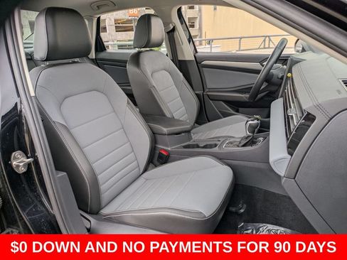 Used 2025 Volkswagen Jetta SE FWD image 28
