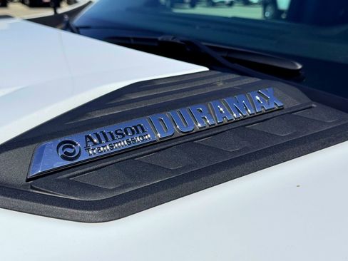 Used 2025 Chevrolet Silverado 2500 LT w/ Convenience Package image 3