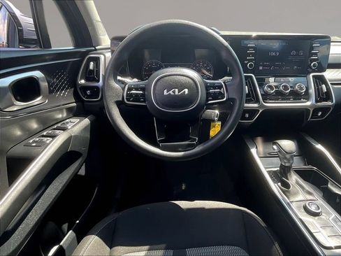 Used 2022 Kia Sorento LX FWD image 8