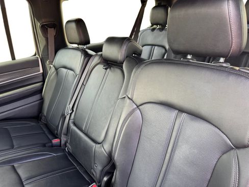 Used 2024 Jeep Wagoneer L Series II w/ Flexible Seating Group RWD image 16